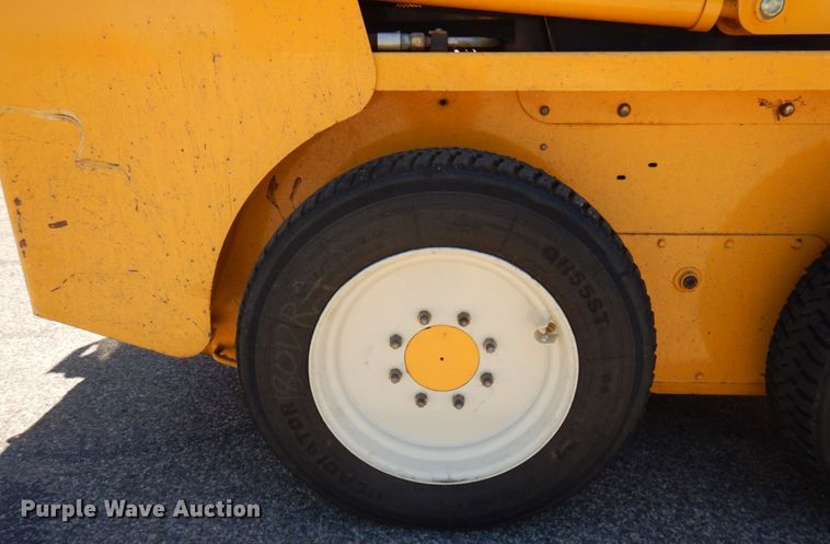 image for item IL9827 2005 Gehl 5640  skid steer loader