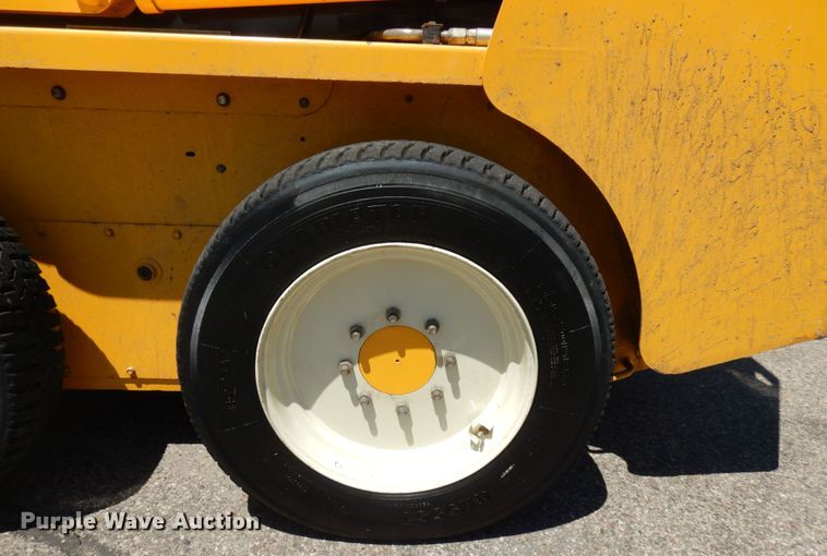 image for item IL9827 2005 Gehl 5640  skid steer loader