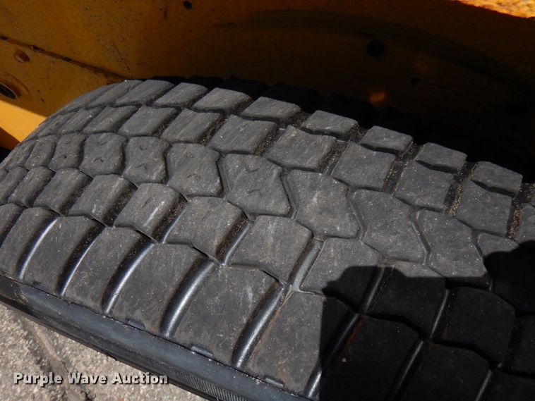 image for item IL9827 2005 Gehl 5640  skid steer loader