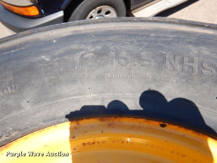 image for item IL9827 2005 Gehl 5640  skid steer loader