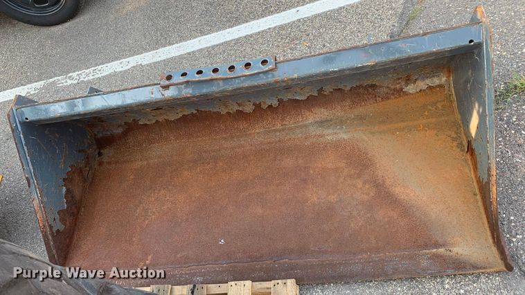 image for item IL9827 2005 Gehl 5640  skid steer loader