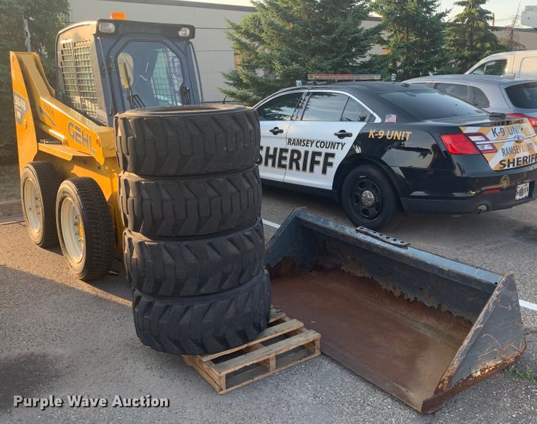 image for item IL9827 2005 Gehl 5640  skid steer loader