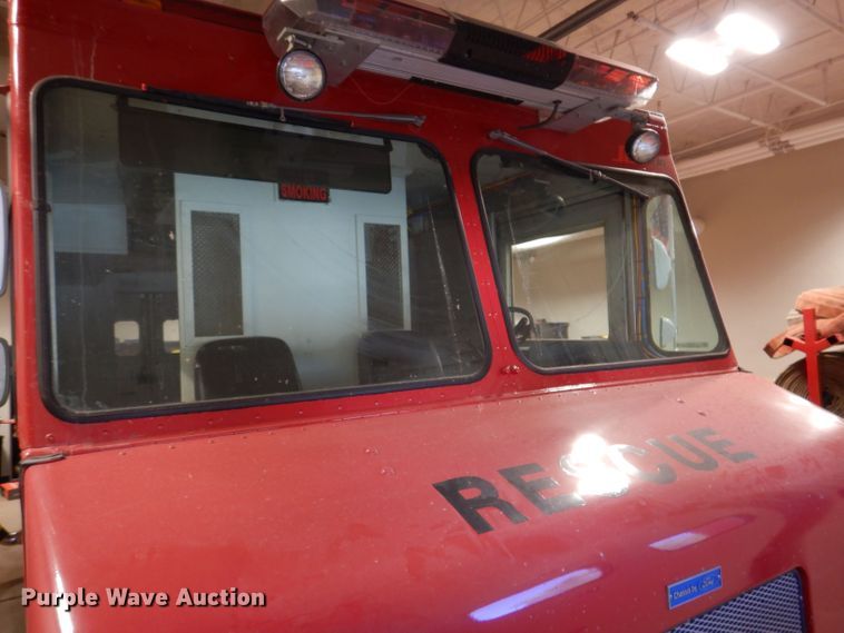 image for item IQ9640 1986 Ford E350  emergency support truck