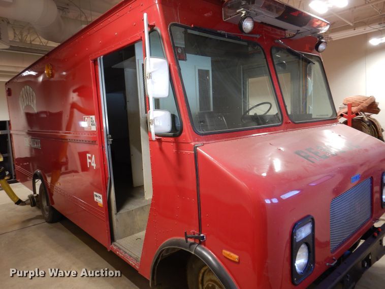 image for item IQ9640 1986 Ford E350  emergency support truck