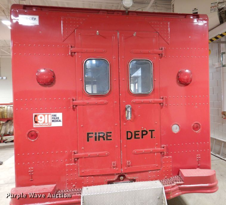 image for item IQ9640 1986 Ford E350  emergency support truck