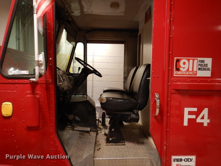 image for item IQ9640 1986 Ford E350  emergency support truck