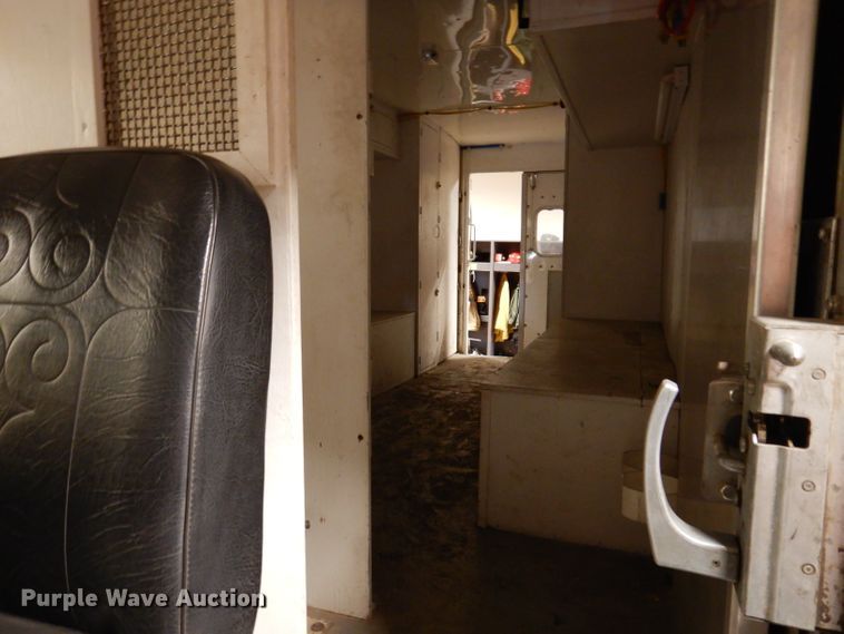 image for item IQ9640 1986 Ford E350  emergency support truck