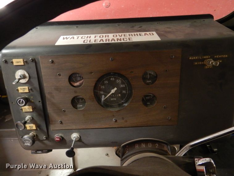 image for item IQ9640 1986 Ford E350  emergency support truck