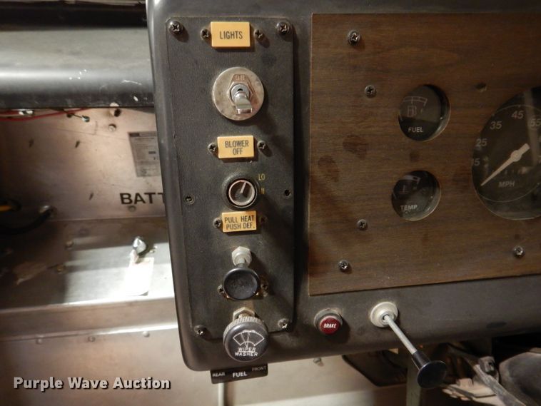 image for item IQ9640 1986 Ford E350  emergency support truck