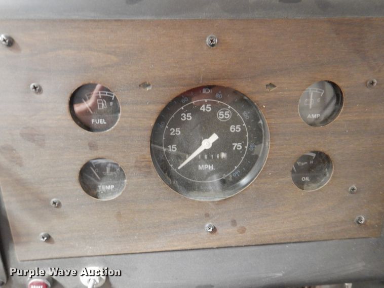 image for item IQ9640 1986 Ford E350  emergency support truck