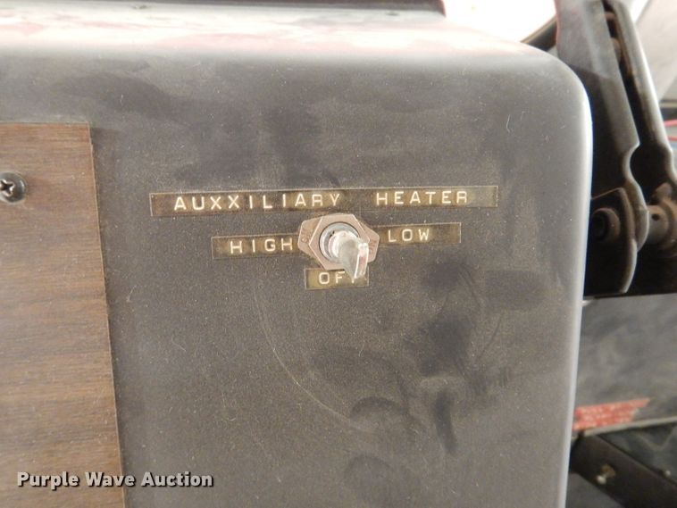 image for item IQ9640 1986 Ford E350  emergency support truck