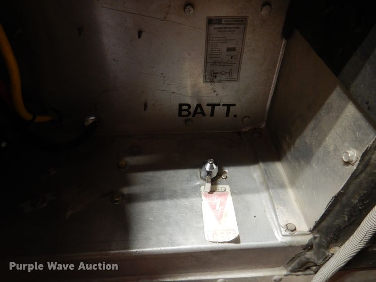 image for item IQ9640 1986 Ford E350  emergency support truck