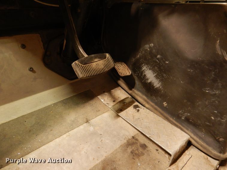 image for item IQ9640 1986 Ford E350  emergency support truck