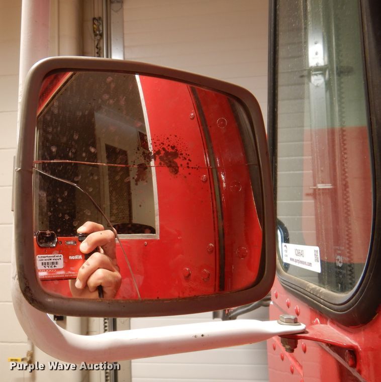 image for item IQ9640 1986 Ford E350  emergency support truck