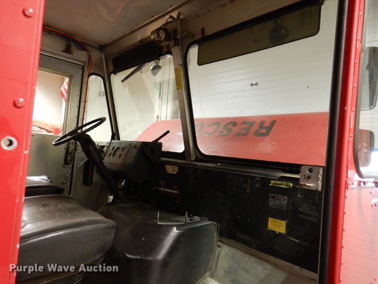 image for item IQ9640 1986 Ford E350  emergency support truck