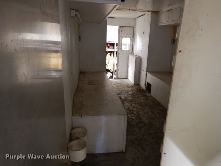 image for item IQ9640 1986 Ford E350  emergency support truck