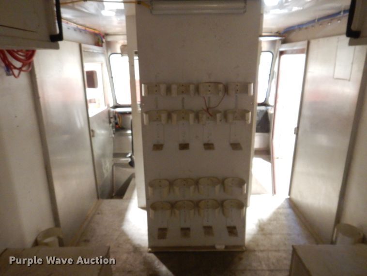 image for item IQ9640 1986 Ford E350  emergency support truck