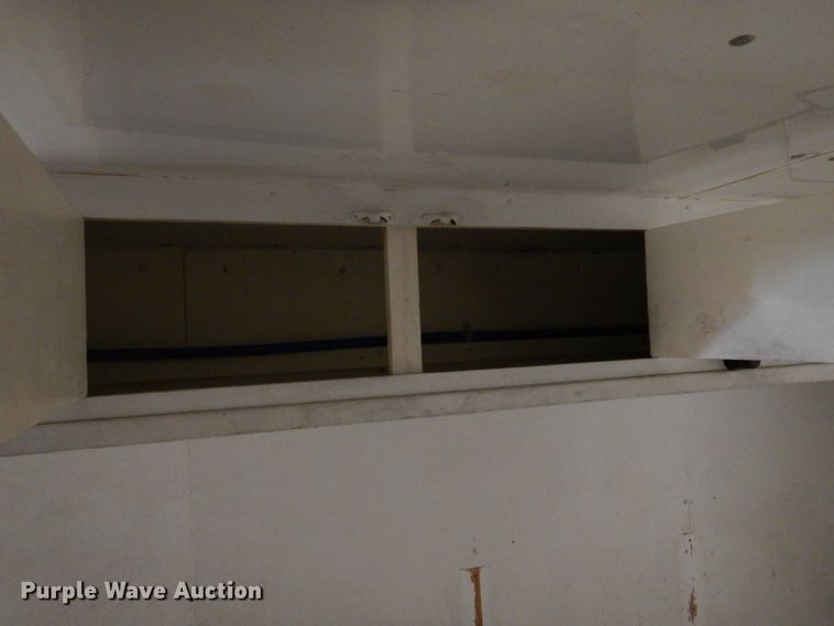 image for item IQ9640 1986 Ford E350  emergency support truck