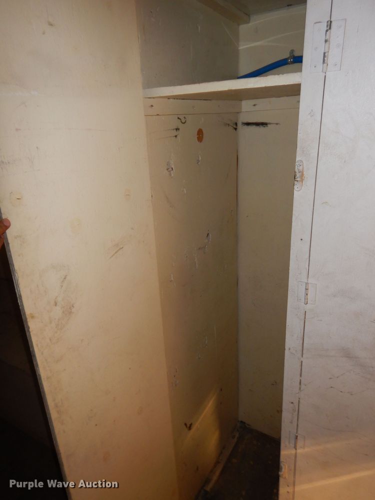 image for item IQ9640 1986 Ford E350  emergency support truck