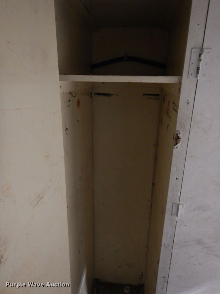 image for item IQ9640 1986 Ford E350  emergency support truck