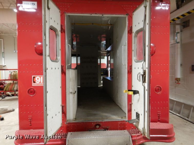 image for item IQ9640 1986 Ford E350  emergency support truck