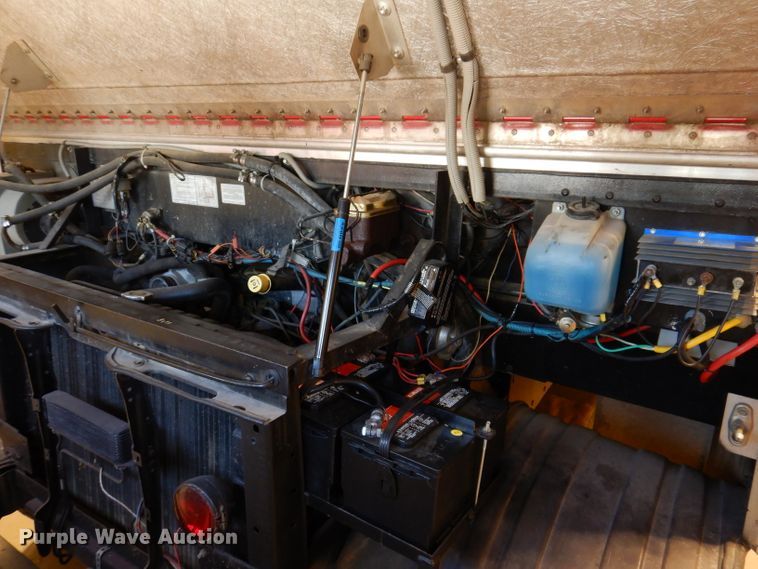 image for item IQ9640 1986 Ford E350  emergency support truck