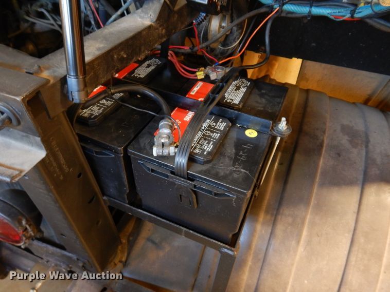 image for item IQ9640 1986 Ford E350  emergency support truck