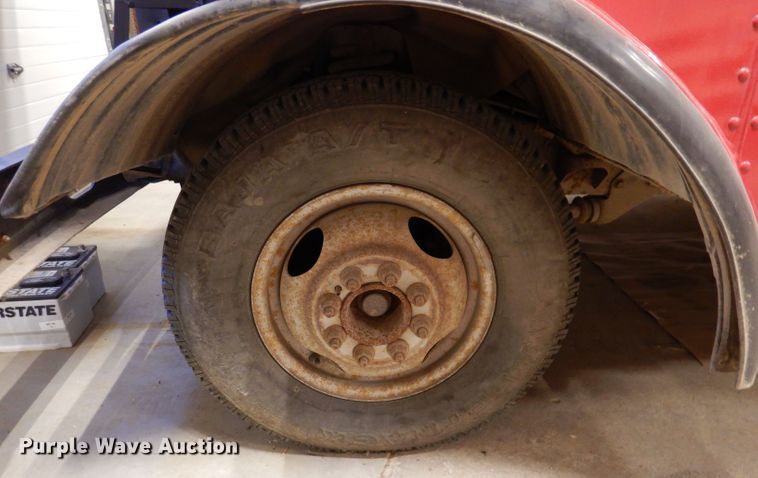 image for item IQ9640 1986 Ford E350  emergency support truck