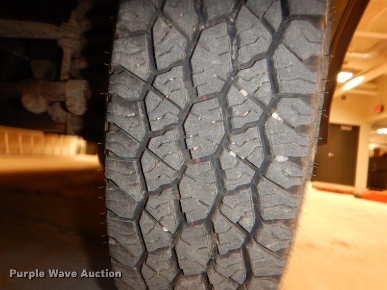 image for item IQ9640 1986 Ford E350  emergency support truck