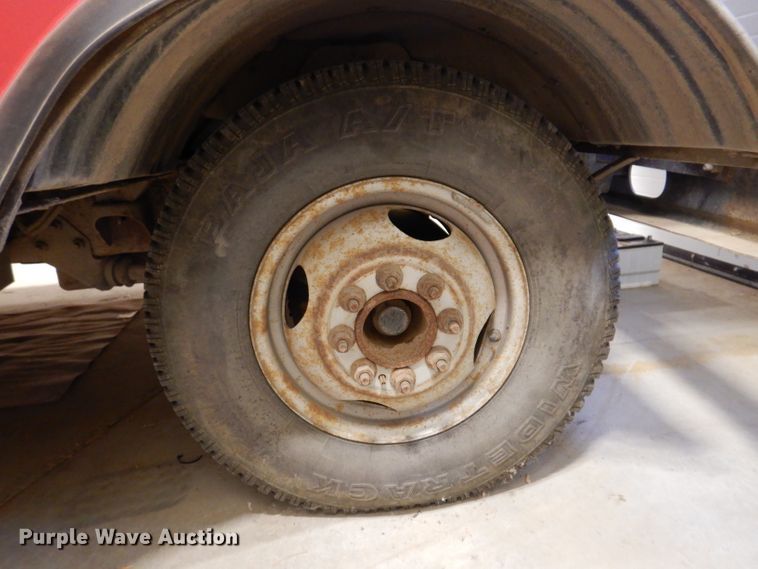 image for item IQ9640 1986 Ford E350  emergency support truck