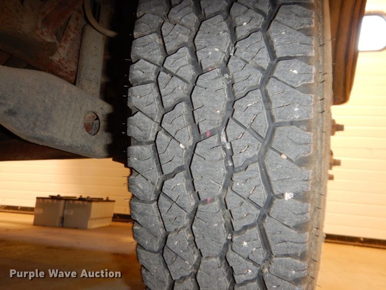 image for item IQ9640 1986 Ford E350  emergency support truck