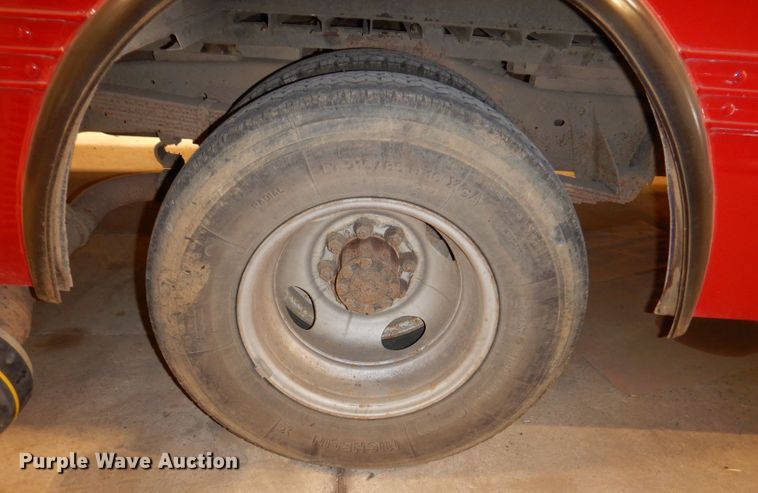 image for item IQ9640 1986 Ford E350  emergency support truck