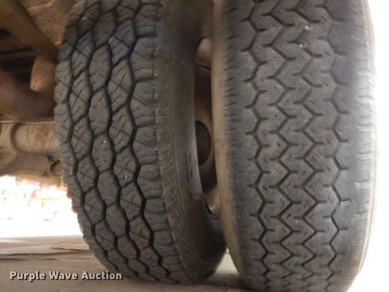 image for item IQ9640 1986 Ford E350  emergency support truck