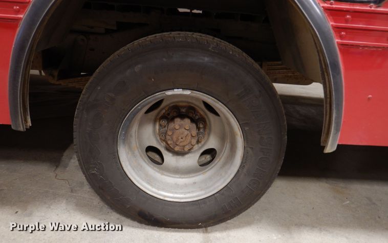 image for item IQ9640 1986 Ford E350  emergency support truck