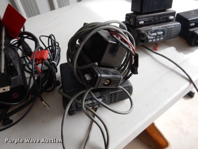 image for item IQ9679 Motorola  radios