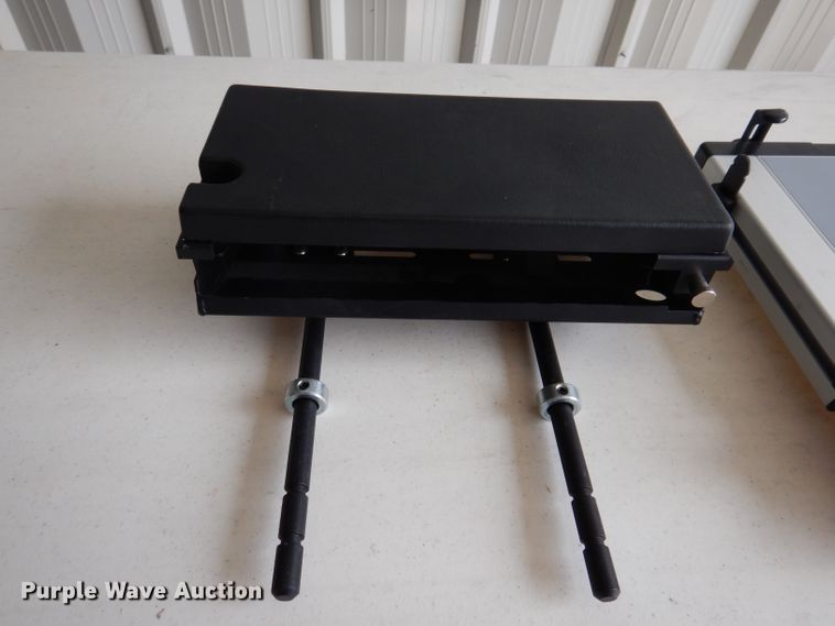 image for item IQ9682 Automotive accessories