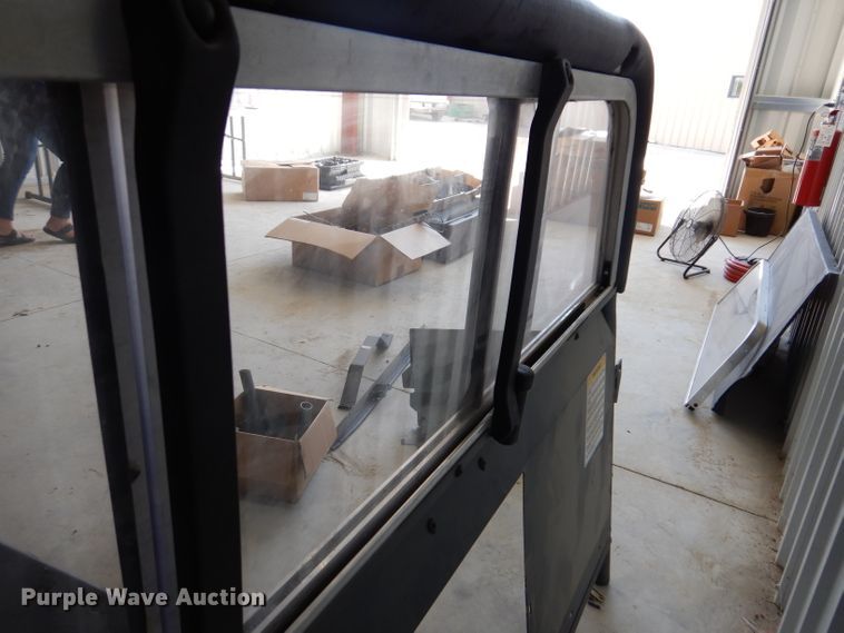 image for item IQ9684 Seminar  vehicle cage divider