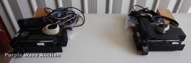 image for item IQ9685 (7) Motorola radios