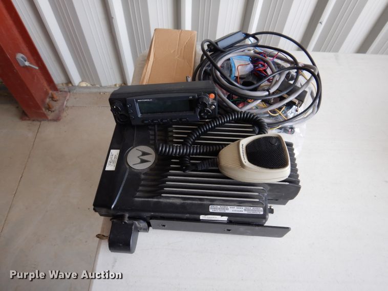 image for item IQ9685 (7) Motorola radios