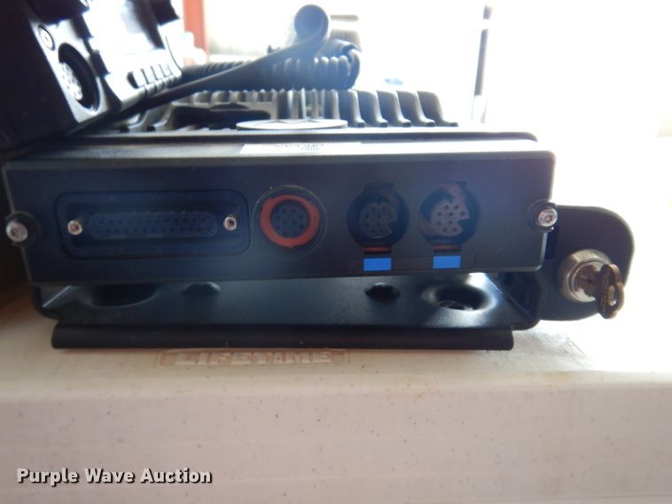 image for item IQ9685 (7) Motorola radios