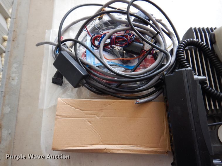 image for item IQ9685 (7) Motorola radios