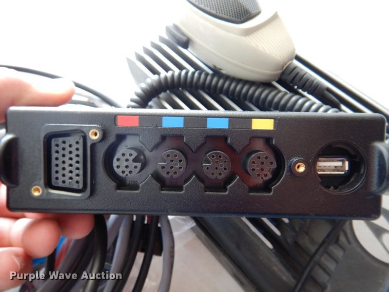 image for item IQ9685 (7) Motorola radios