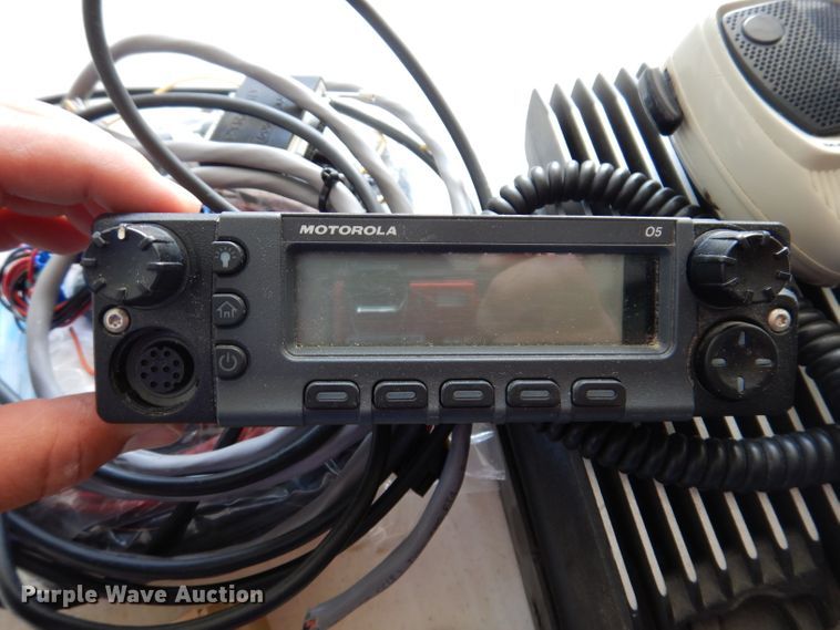 image for item IQ9685 (7) Motorola radios