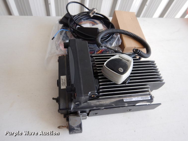 image for item IQ9685 (7) Motorola radios