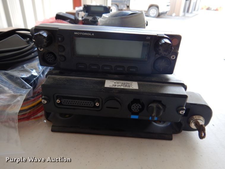 image for item IQ9685 (7) Motorola radios