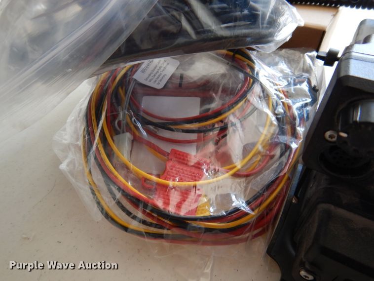 image for item IQ9685 (7) Motorola radios