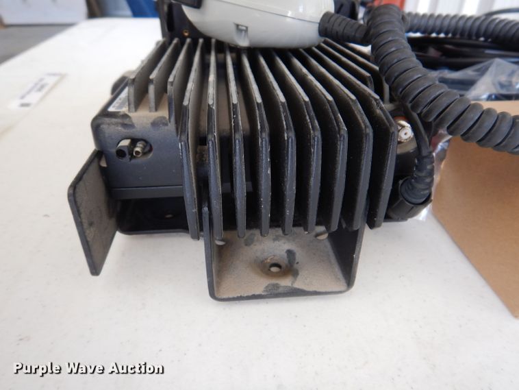 image for item IQ9685 (7) Motorola radios