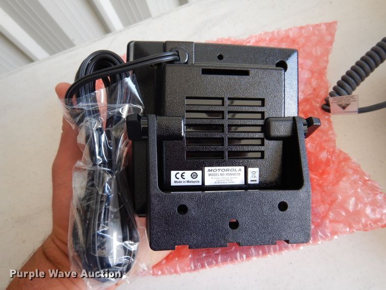 image for item IQ9685 (7) Motorola radios