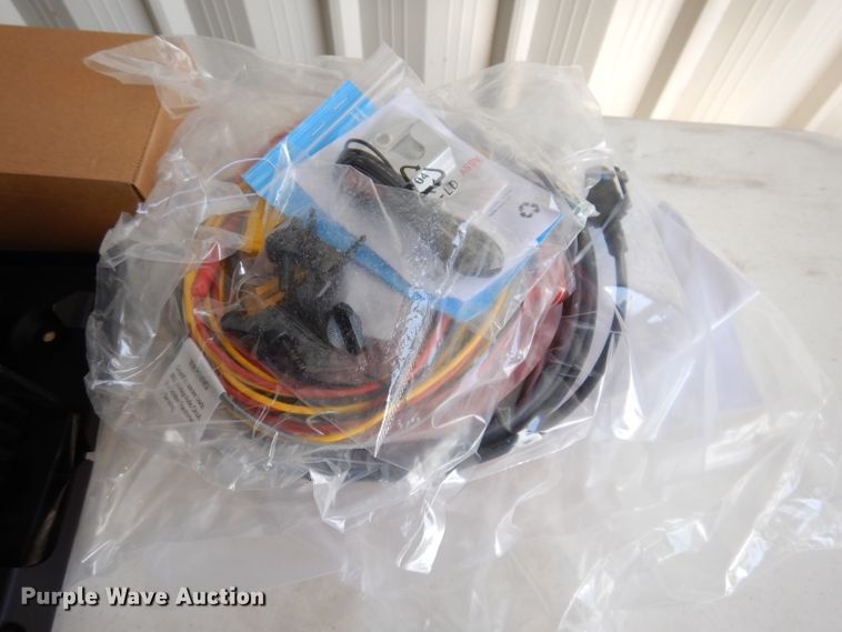 image for item IQ9685 (7) Motorola radios