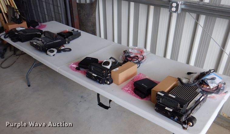 image for item IQ9685 (7) Motorola radios